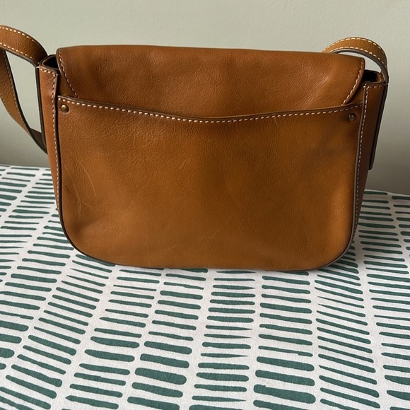 FRYE OLIVIA LEATHER CROSSBODY BAG IN TAN - Picture 3 of 9